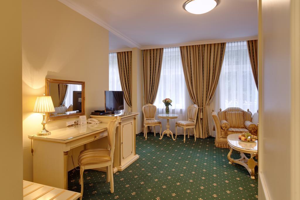 Hotel Saint Petersburg Karlovy Vary Exterior foto